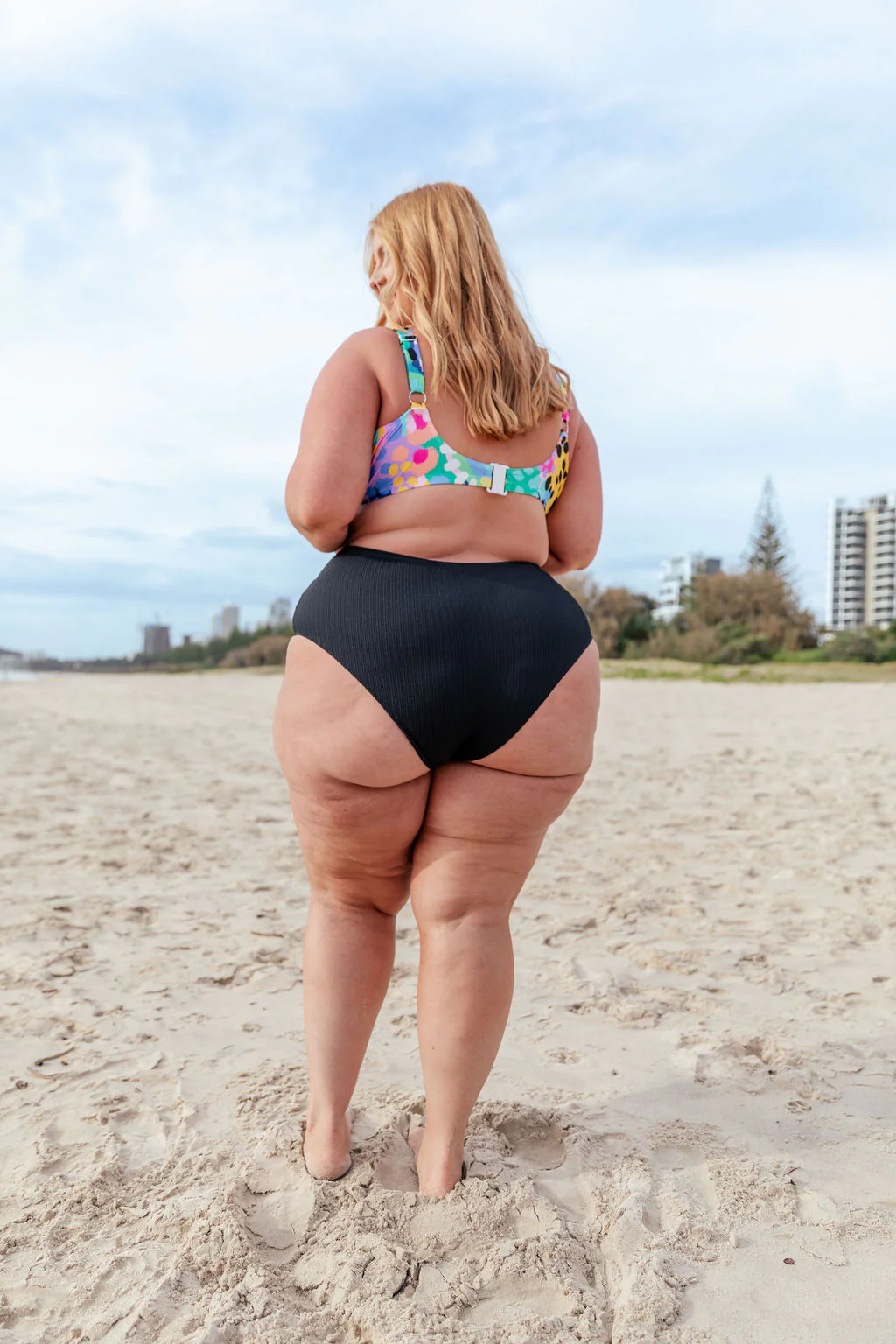 Miami Bikini Pants in Black - Image 15