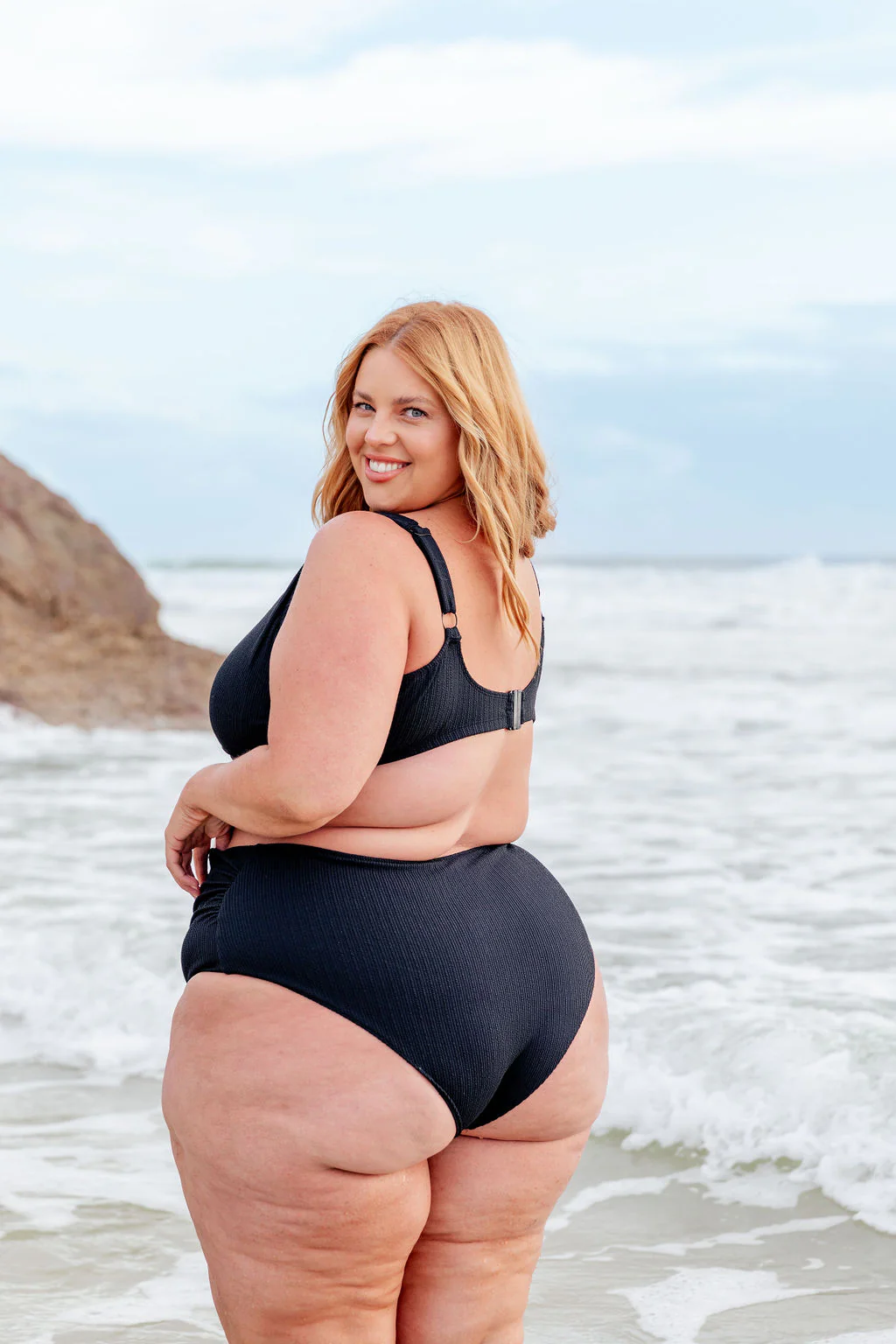 Miami Bikini Pants in Black - Image 16