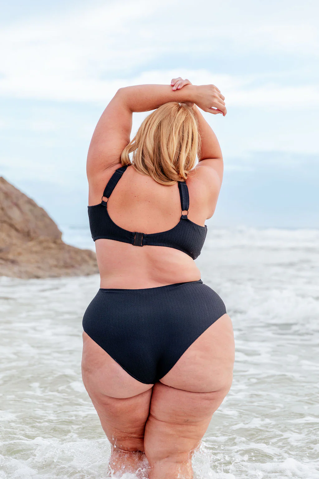 Miami Bikini Pants in Black - Image 18